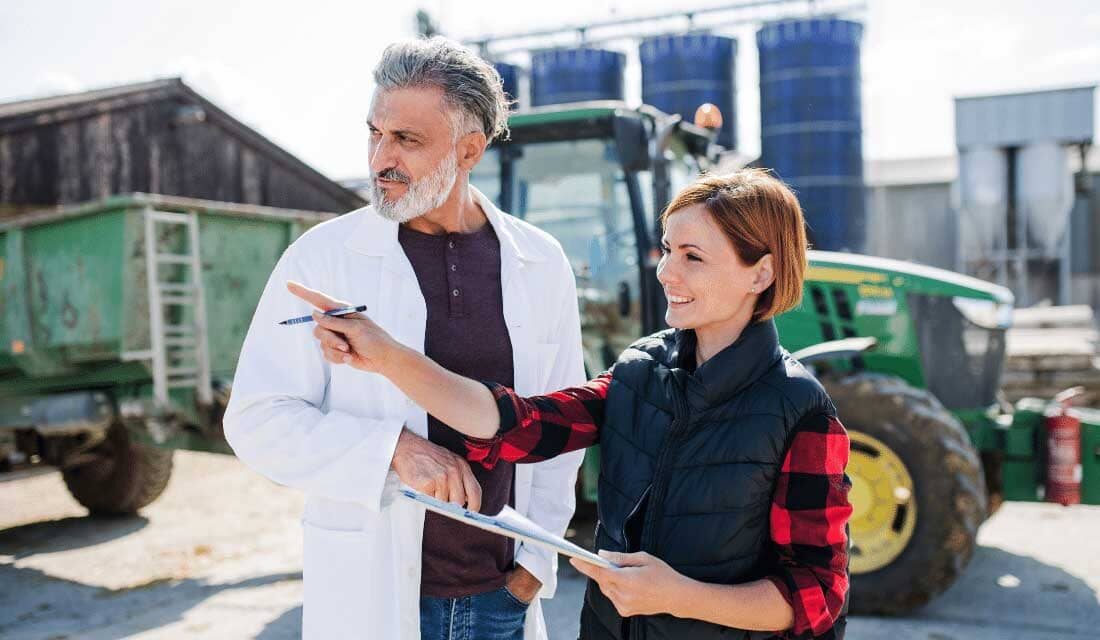 homme et femme au travail