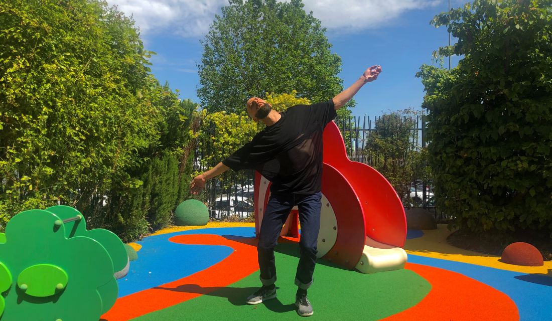 Danseurs dans le jardin thérapeutique pour "Altered dance"