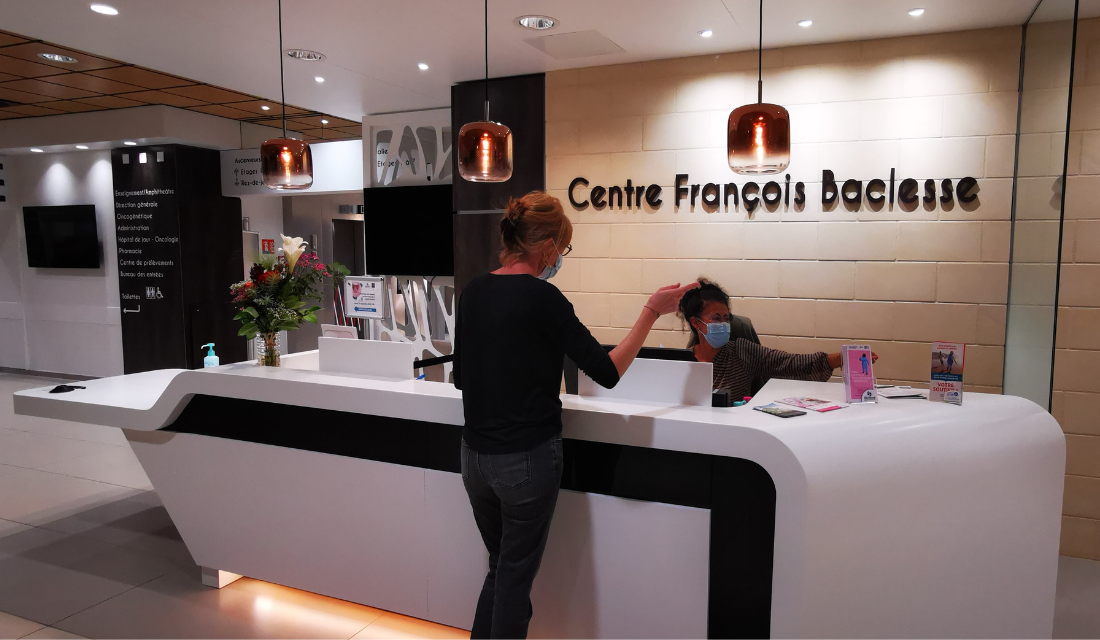 Nouvelle banque de l'hôtesse d'accueil