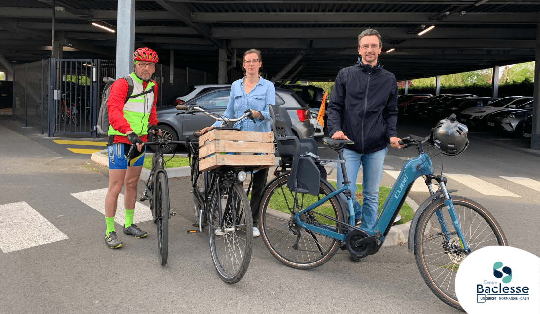 3 professionnels du Centre François Baclesse avec leur vélo, qui participent au Challenge Mai à vélo