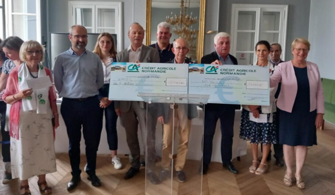 Remise de chèque du Lions Club de Falaise à l'Hôtel de ville de Falaise