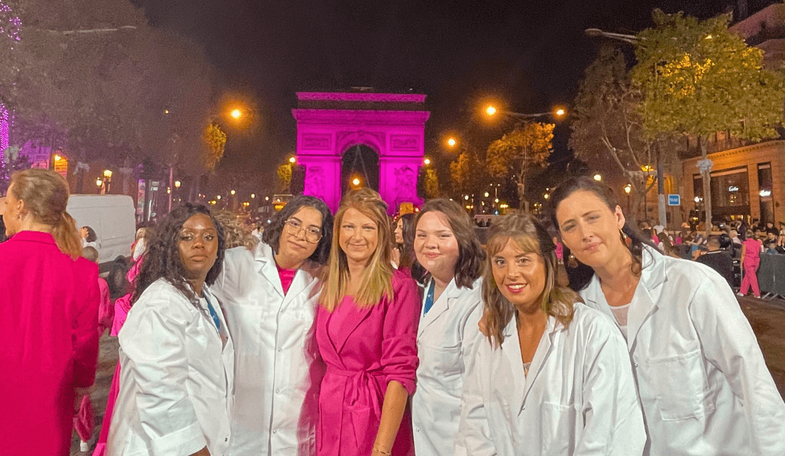 5 professionnelles en radiothérapie et une patiente du Centre François Baclesse de Caen au Défilé Ruban Rose