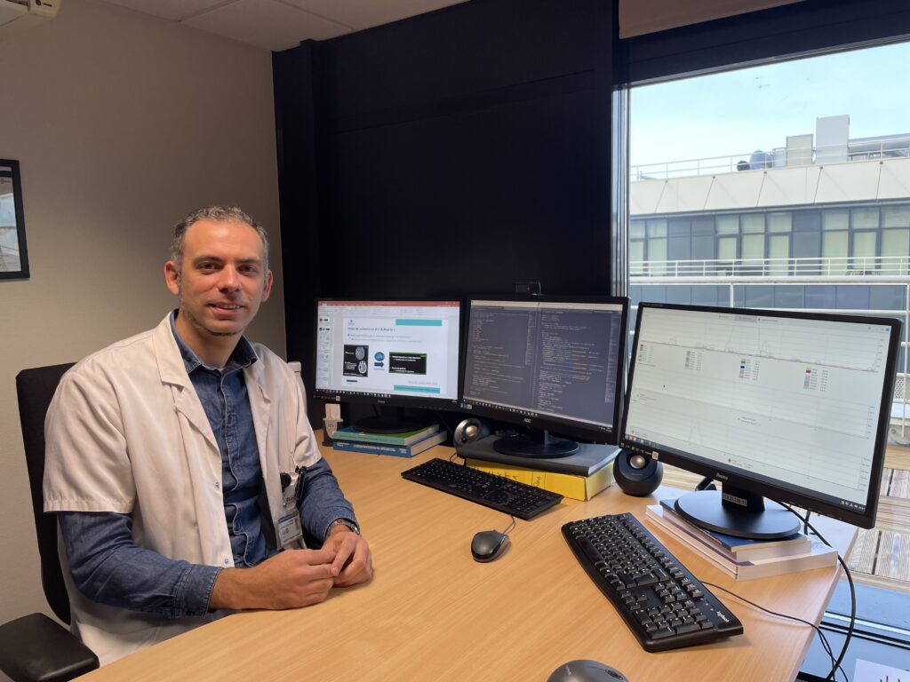 PhD Aurélien Corroyer-Dulmont dans son bureau