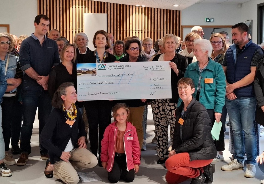 L'association Tulipes en Val-ès-Dunes remet 17000 € au service de radiothérapie pédiatrique du Centre Baclesse de CAen