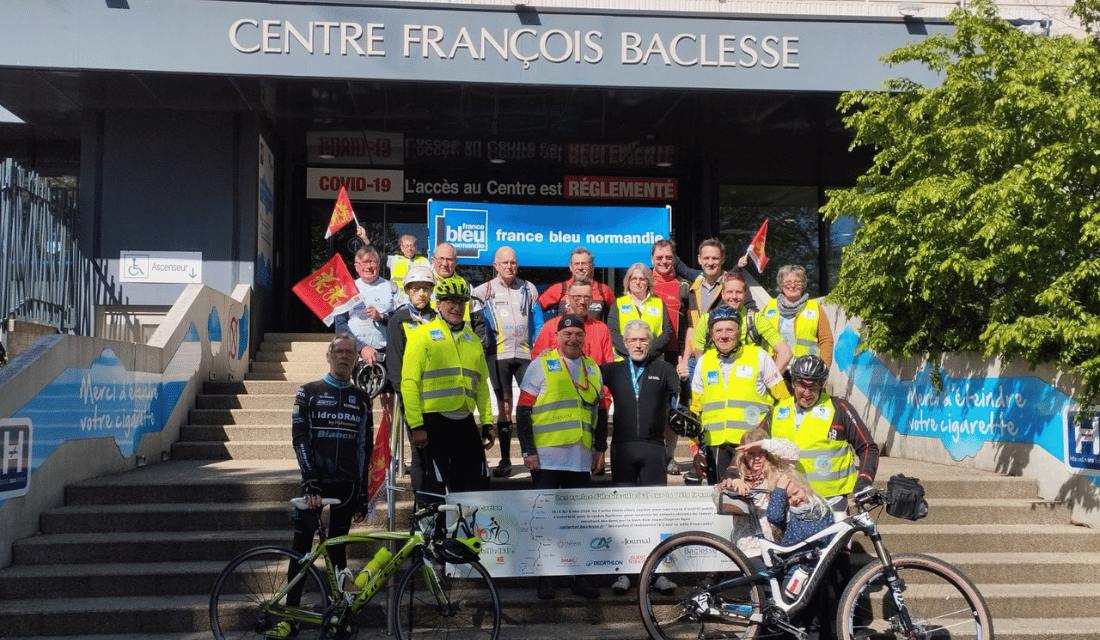 Photos des cyclos d'Habloville devant le Centre Baclesse