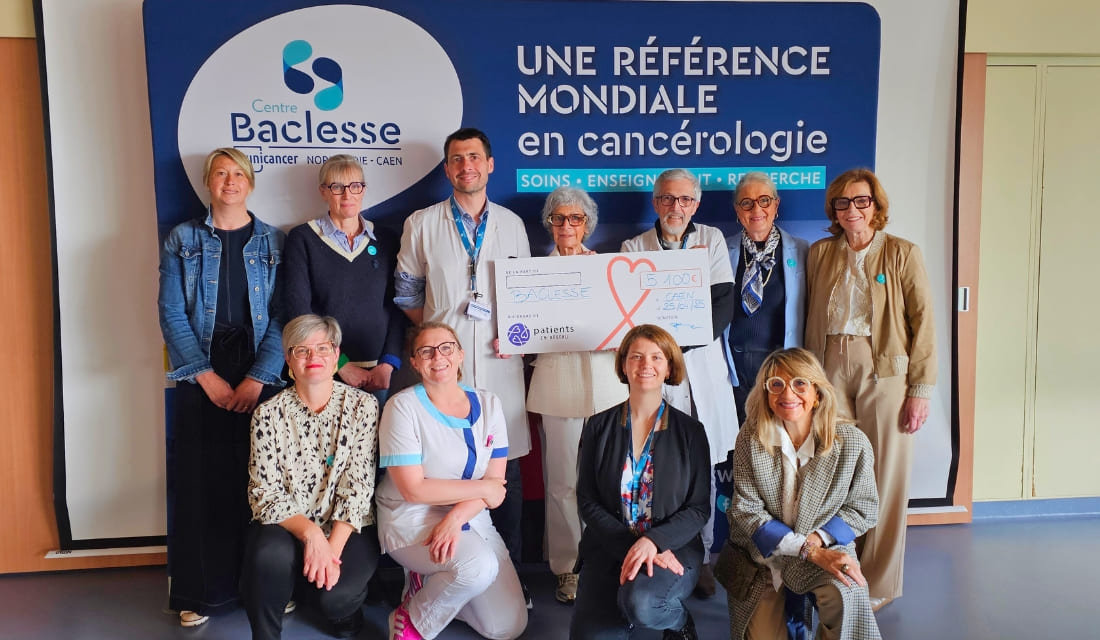 Mme LIPKA remet un don au Centre Baclesse de Caen suite à sa marche Turquoise à Bagnoles-de-l'Orne