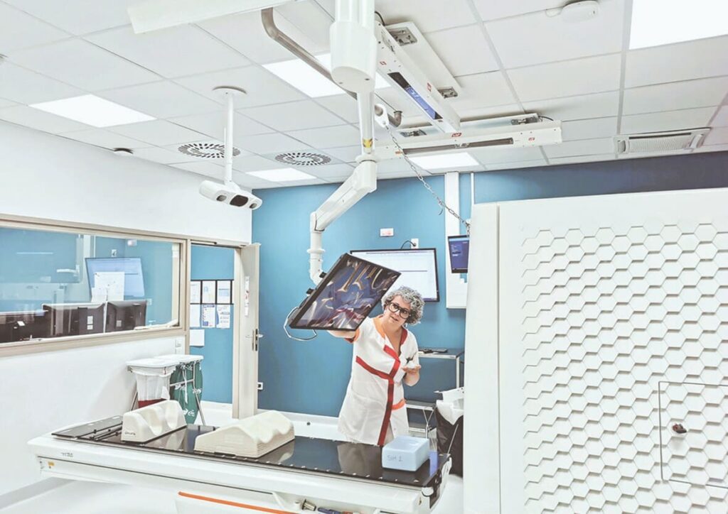 Bras articulé pour service de radiothérapie du Centre Baclesse de Caen.