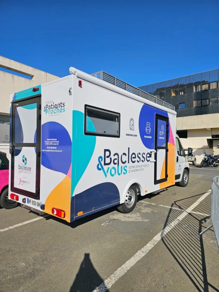 Camion Baclesse&Vous de l'Espace Patients&Proches du Centre Baclesse de Caen.